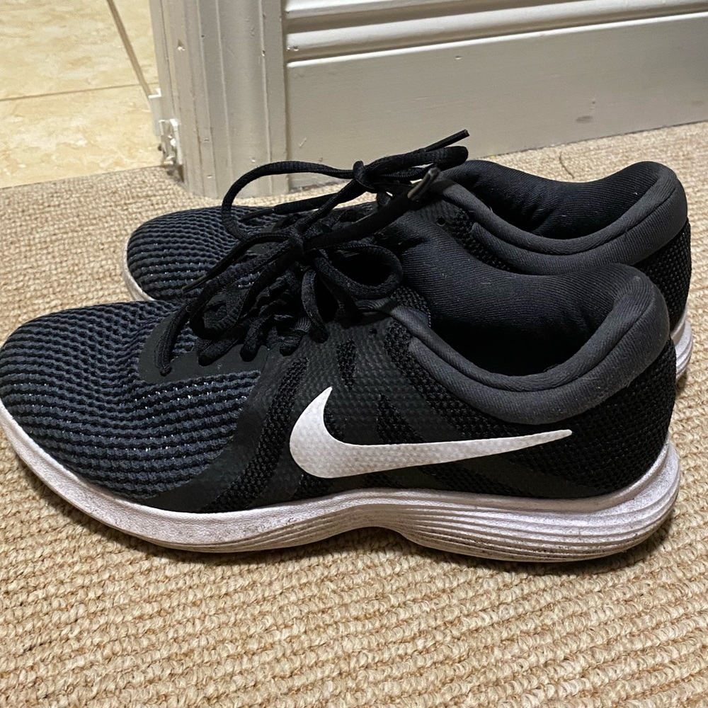 Nike women’s running shoes 👟